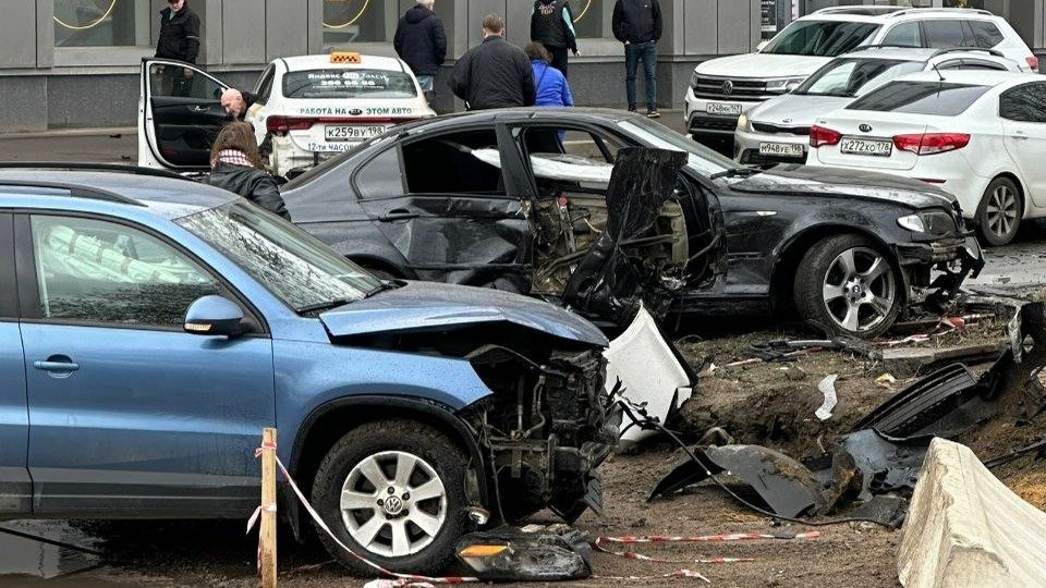 Авария с тремя машинами произошла на Полюстровском проспекте