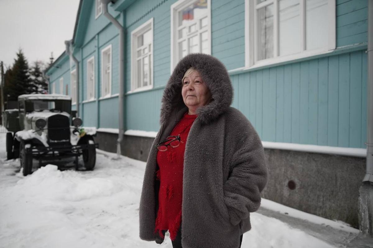 Смотритель музея «Штаб автомобилистов Дороги жизни» Ольга. Фото: Павел Борисенко / MR7