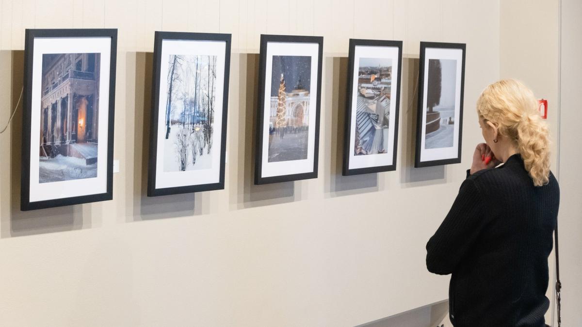Открыточный Петербург показывают на персональной выставке фотографа Павла Демичева