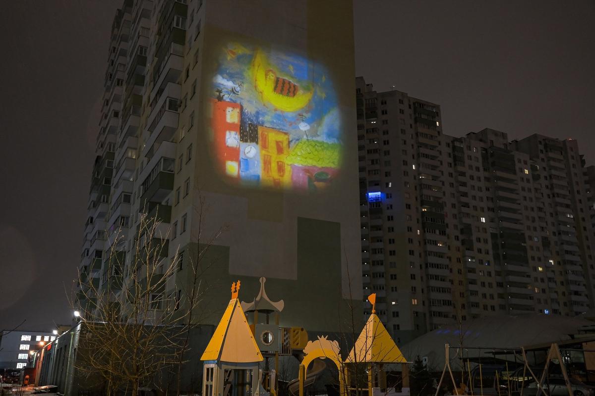 Световая проекция. Фото: пресс-служба администрации Василеостровского района