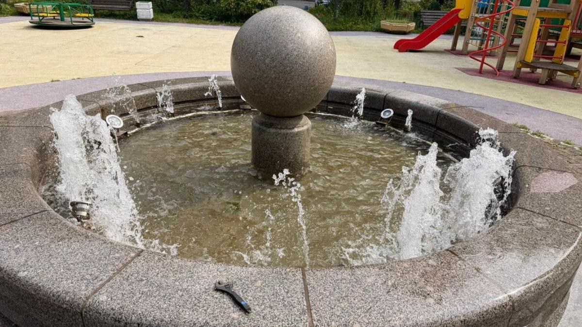 Фонтан на улице Севастьянова обокрали дважды с 9 августа