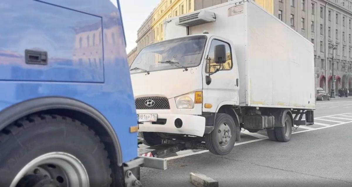 Скриншот видео: ГУ МВД по Петербургу и Ленобласти