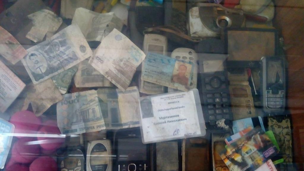 Петербуржцы сбрасывают в канализацию телефоны, мобильные игрушки и резину