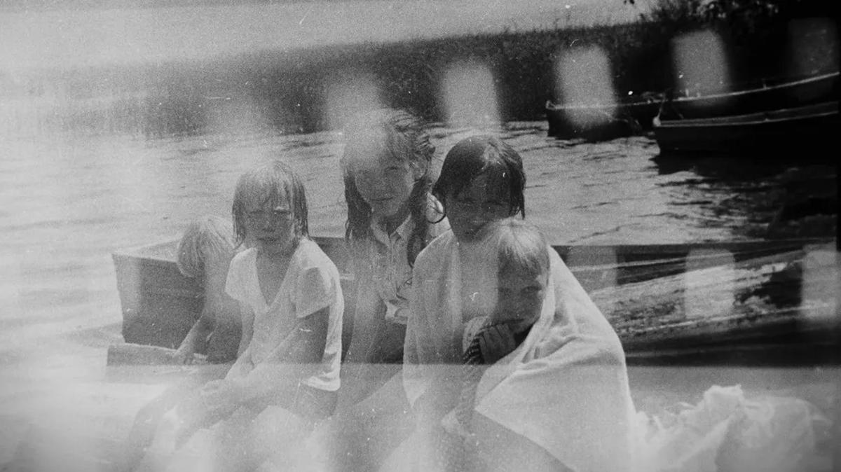 Да что у нас общего? Детство…