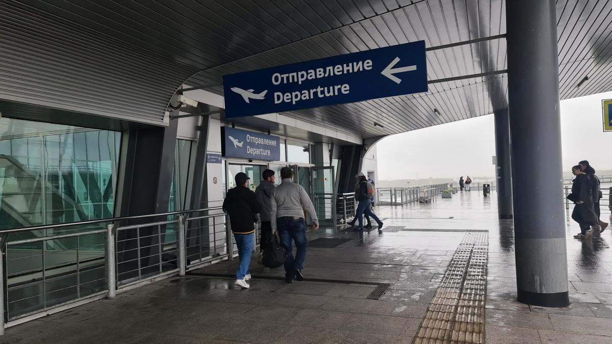 В Пулково повышают тарифы на парковку, не соглашаясь с УФАС