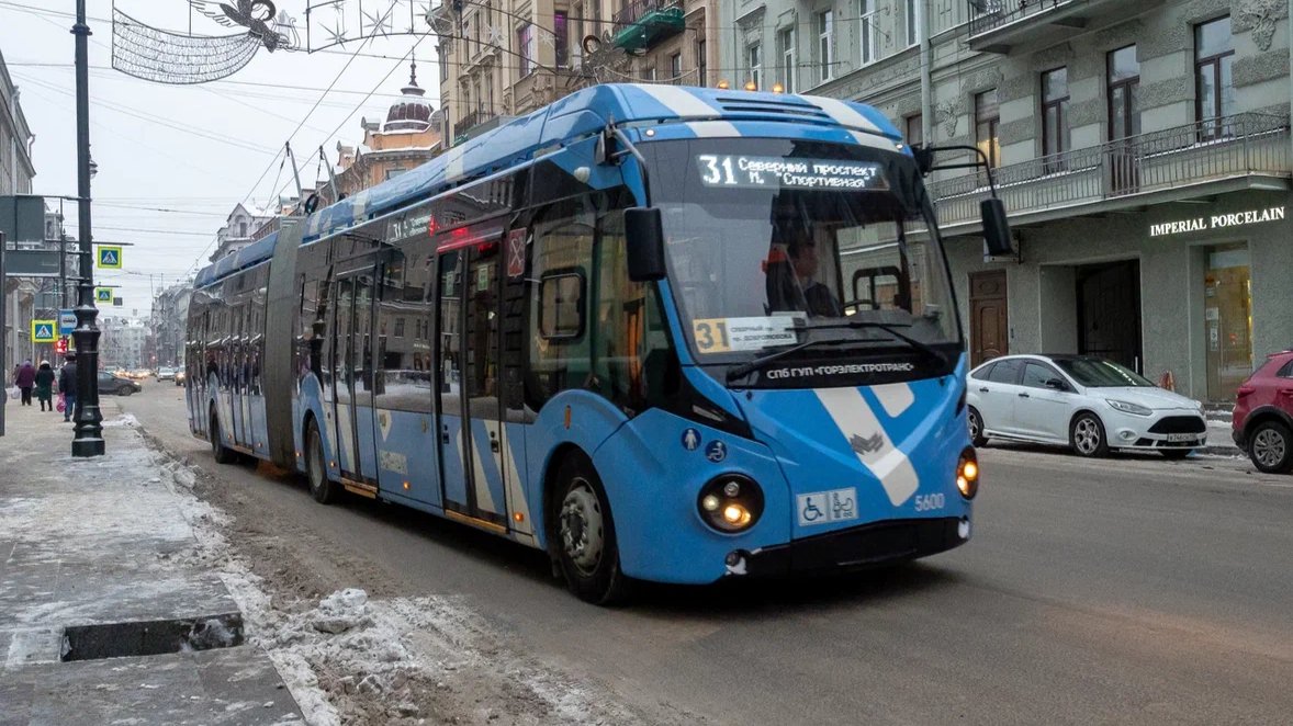 Из-за поломки троллейбуса на Большом проспекте Петроградской стороны образовалась пробка