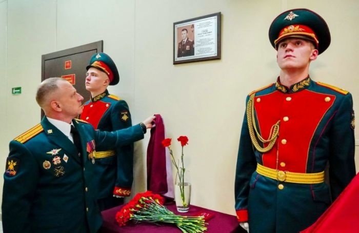 Погибшему в ходе СВО росгвардейцу в Петербурге установили мемориальную доску