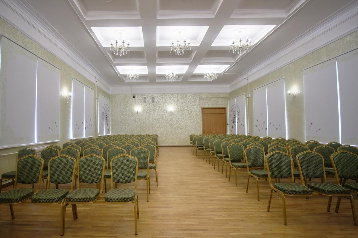 По петербургскому стандарту в каждой школе есть актовый зал. Фото: Марк Сизов