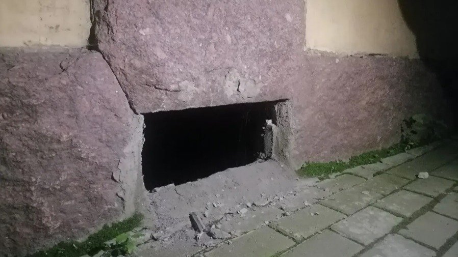 Сотрудники СК приехали к дому на проспекте Добролюбова, на работы в котором пожаловались градозащитники