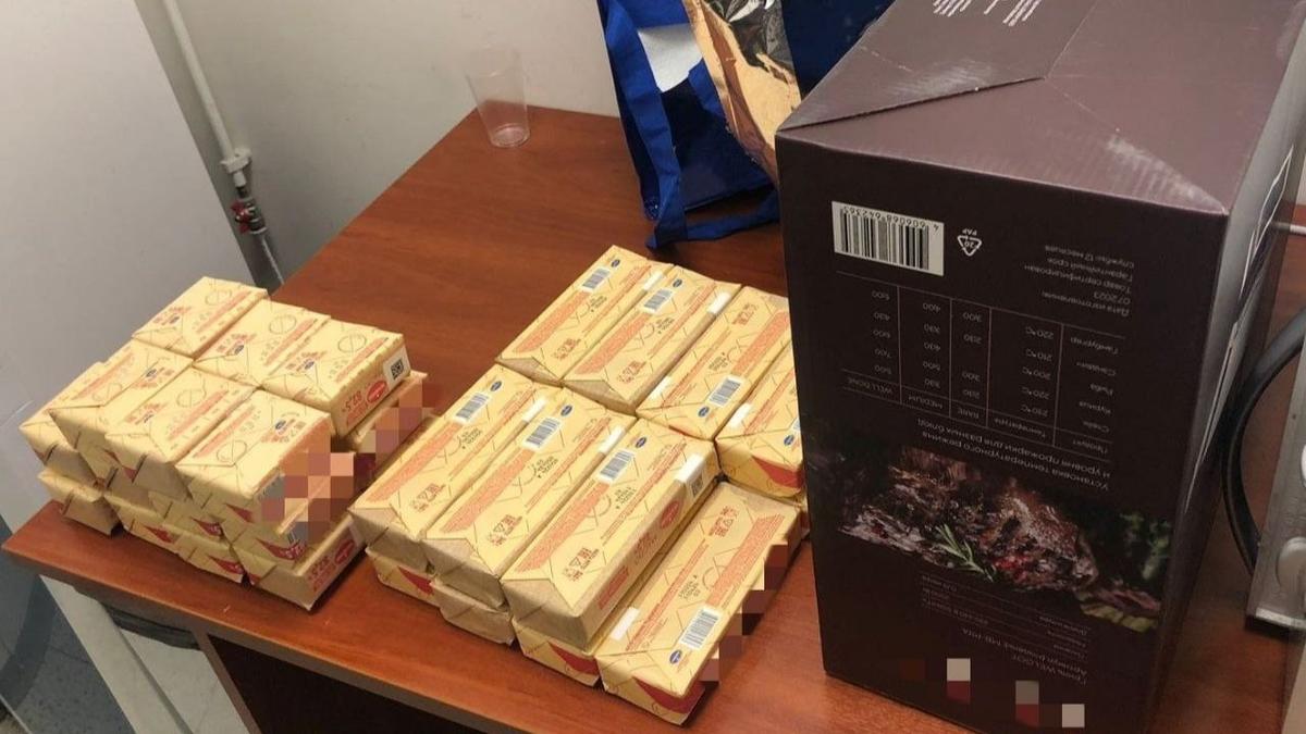 Женщина пыталась вынести из магазина на Парашютной улице почти 10 кг масла и электрогриль