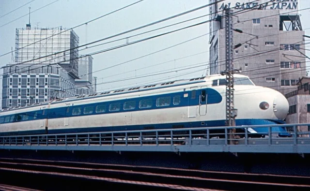 800px-0_series_Yurakucho_19670505.jpg