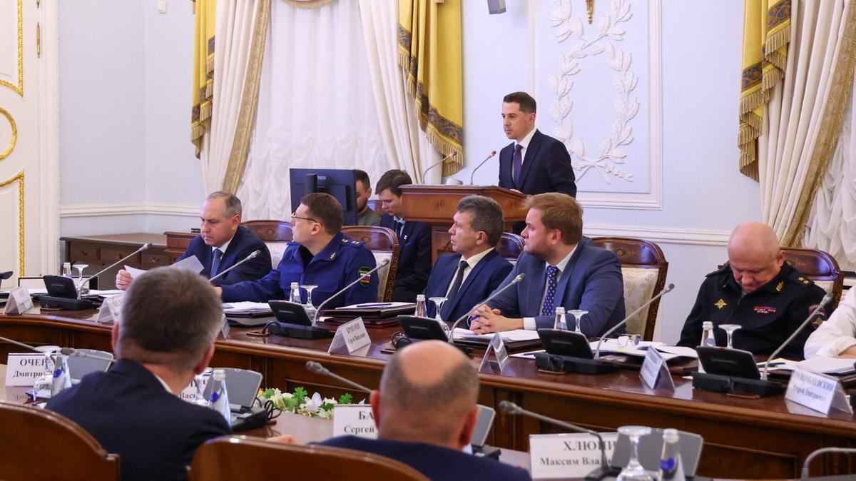 Фото: Смольный