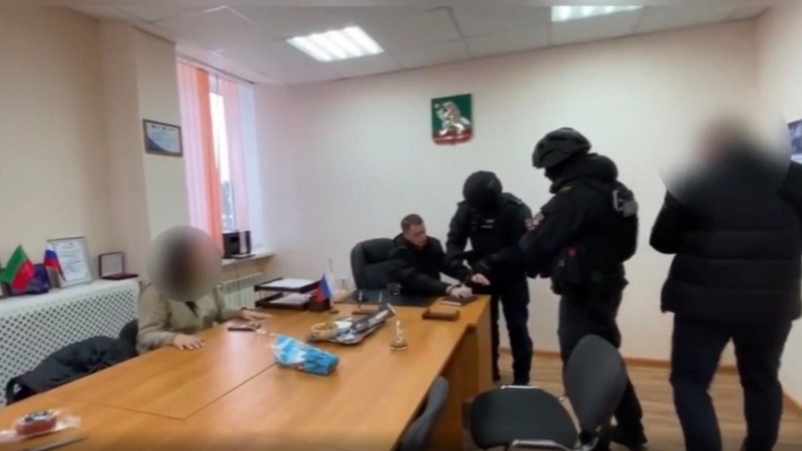 Скриншот видео: ГУ МВД по Петербургу и Ленобласти