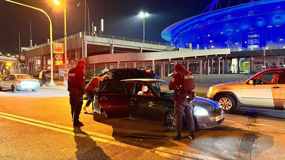 В минувшие выходные полиция дважды сорвала заезд стритрейсеров на Крестовском острове