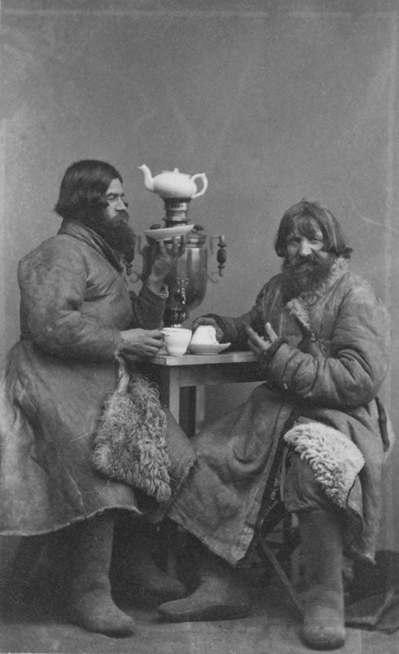 Извозчики в чайной. В.А. Каррик. Фотография из архива Государственного музея истории Петербурга