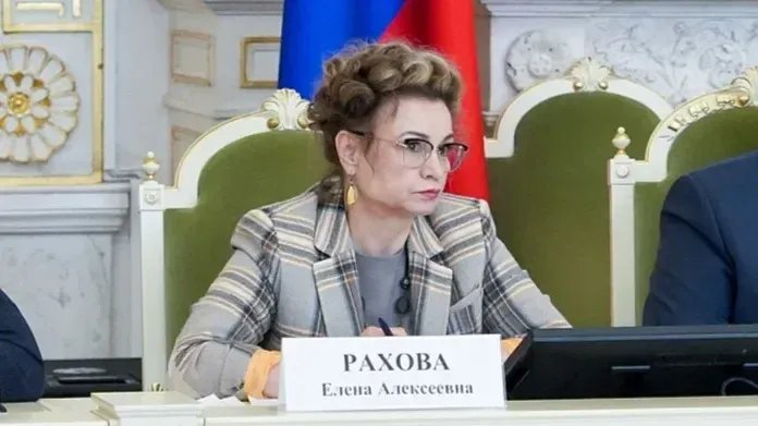 «Человек, который честен»: В суд по делу обвиняемой в мошенничестве депутата ЗакСа Петербурга Елены Раховой пришли её коллеги