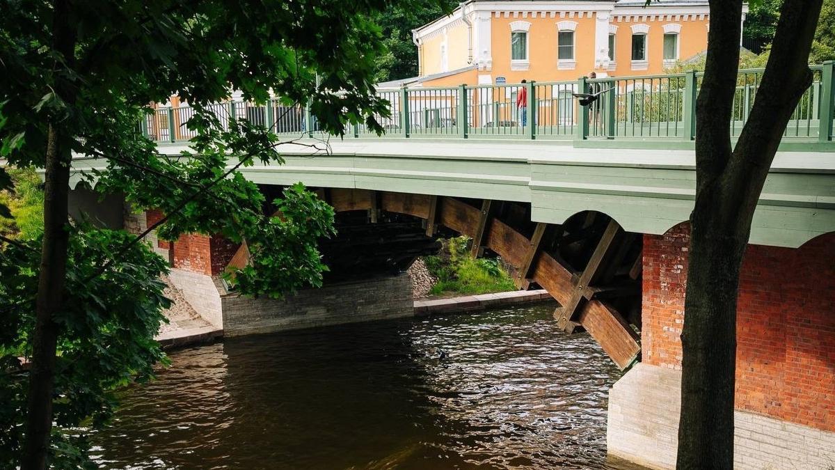 Завершён ремонт 2-го Лаврского моста через реку Монастырку | 04.07.2024 |  Санкт-Петербург - БезФормата