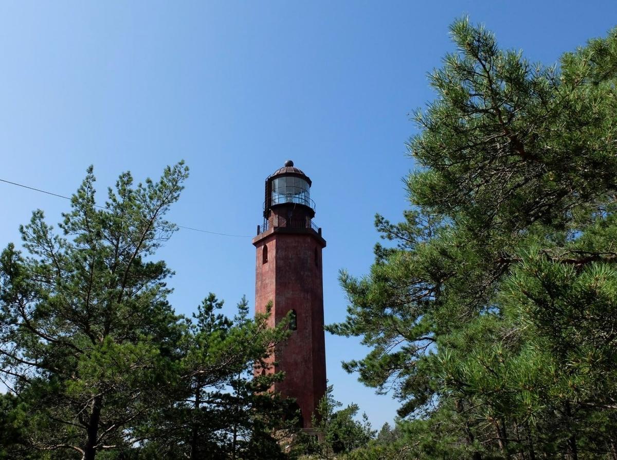 Маяк острова Большой Тютерс. Фото: Ирина Босенко