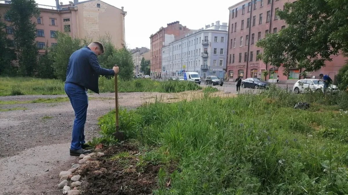 Сквер первостроителей на углу Сытнинской и Кронверкской улиц получил нового собственника