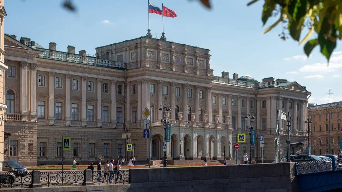 Детские наборы опекунам, состояние ОКН и отказ от реестра недобросовестных работодателей: что обсудили в ЗакСе 17 сентября