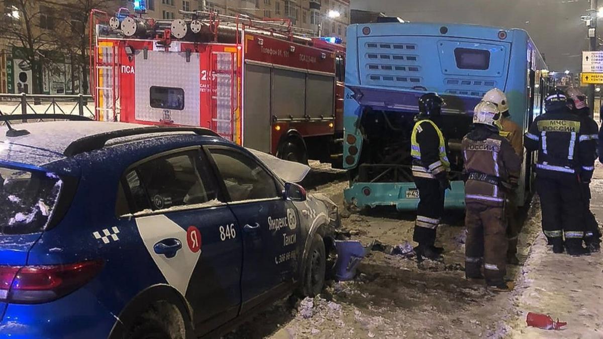 Водитель автобуса спас человека из горящего автомобиля в Невском районе —  Новости Санкт-Петербурга › МР7.ру