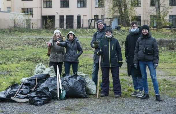 Петербуржцы хотят превратить кладбищенский пустырь в дружелюбный сад