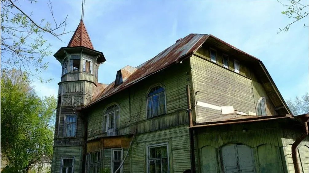 Две деревянные дачи в Курортном районе признали региональными памятниками