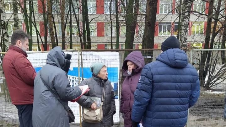 Петербуржцы передали президенту 4 тысячи подписей в защиту сквера на проспекте Науки