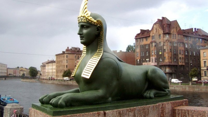 Сфинксов вернули на Египетский мост после реставрации