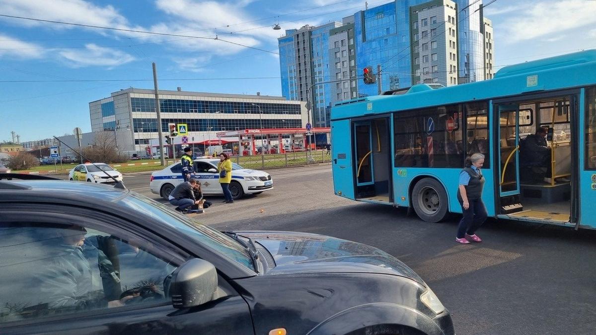 Автобус сбил девушку на углу Благодатной улицы и Новоизмайловского  проспекте — Новости Санкт-Петербурга › МР7.ру