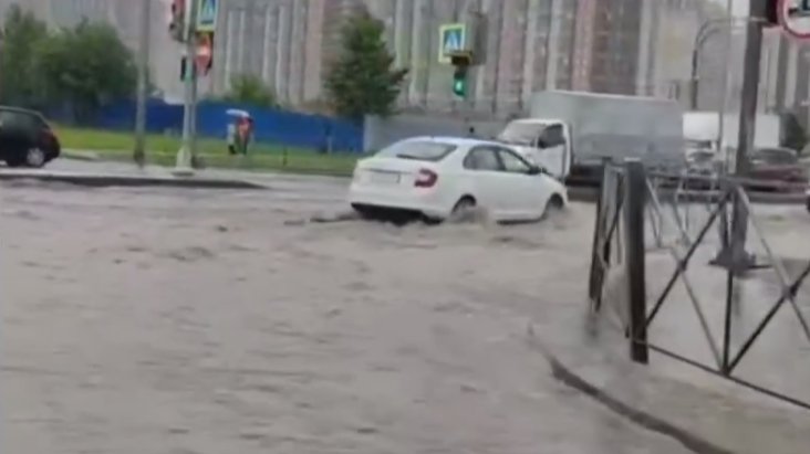 Скриншот видео: «Петербург с огоньком»