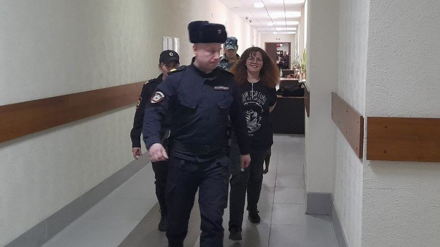 Ольга Смирнова в коридоре суда. Фото: Анна Мотовилова / MR7