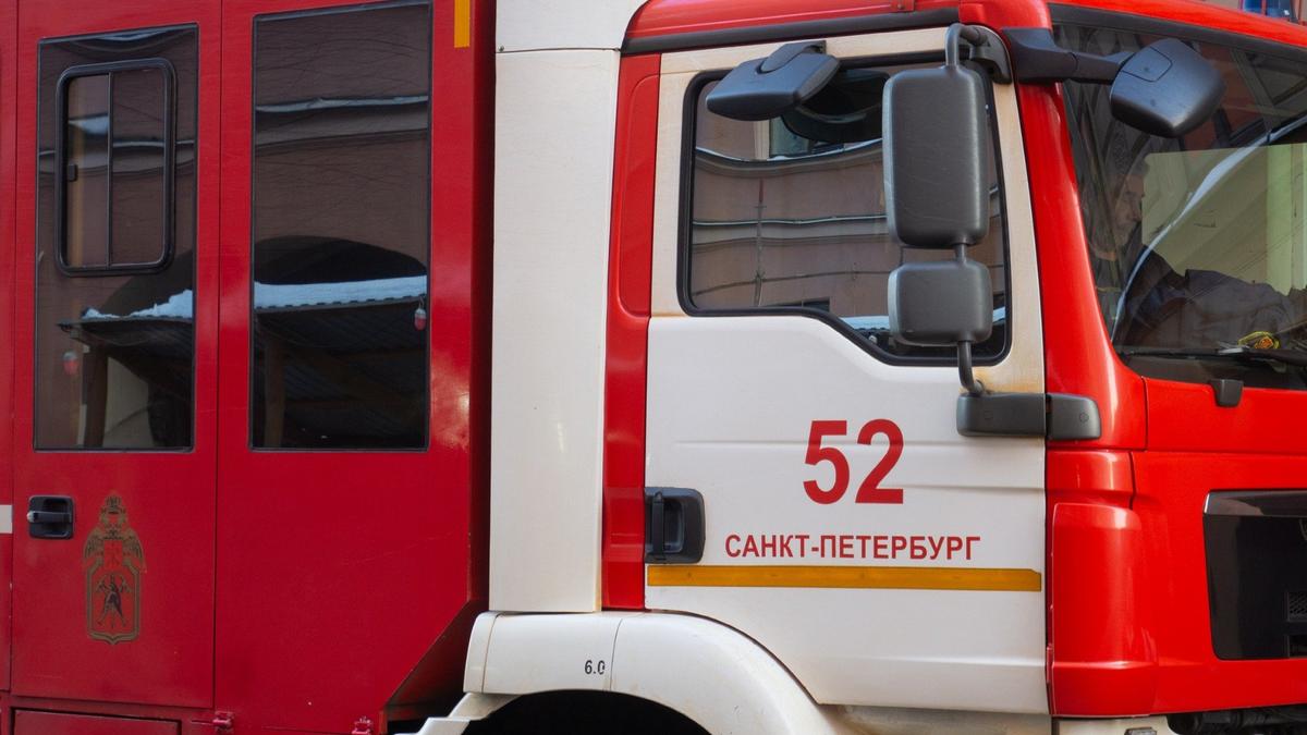 На парковке по Рашетовой улице потушили автомобили