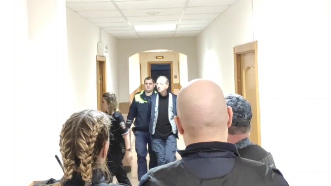 Адвокат обвиняемого по статье «фейки об армии» техника Курчатовского института Дмитрия Богмута попросил вернуть дело прокурору