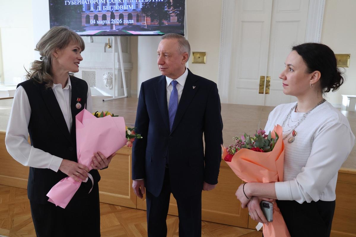 Анна Кабашова (слева), Ольга Артемьева (справа). Фото: администрация Петербурга