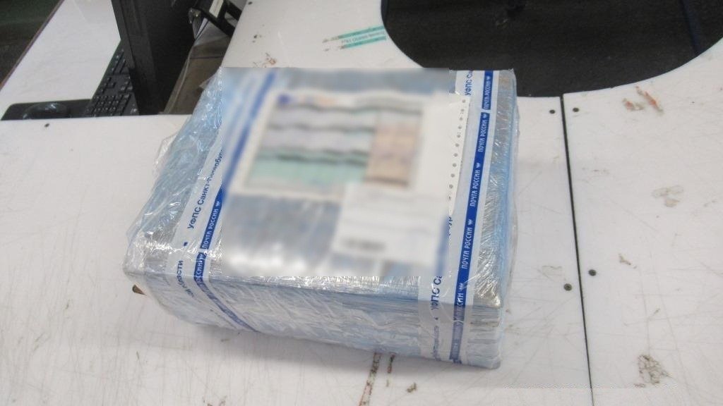 Таможенники в Пулково пресекли отправку сильнодействующих веществ за границу