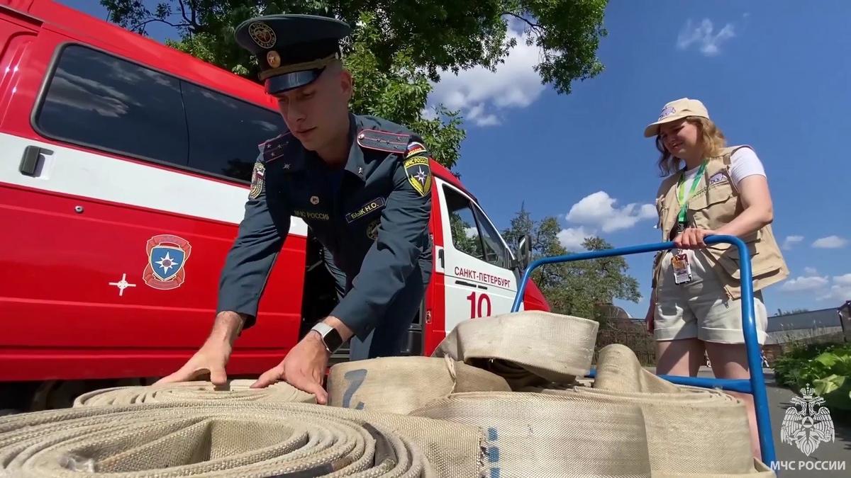 Ленинградскому зоопарку подарили списанные пожарные рукава
