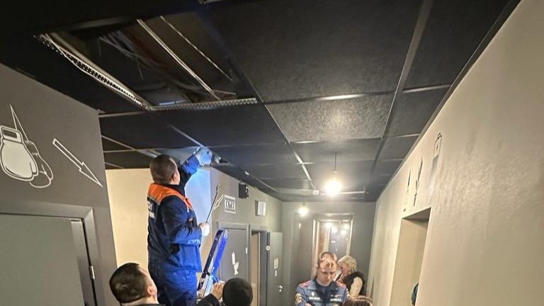 В доме на Выборгской набережной просел пол и появились трещины на стенах