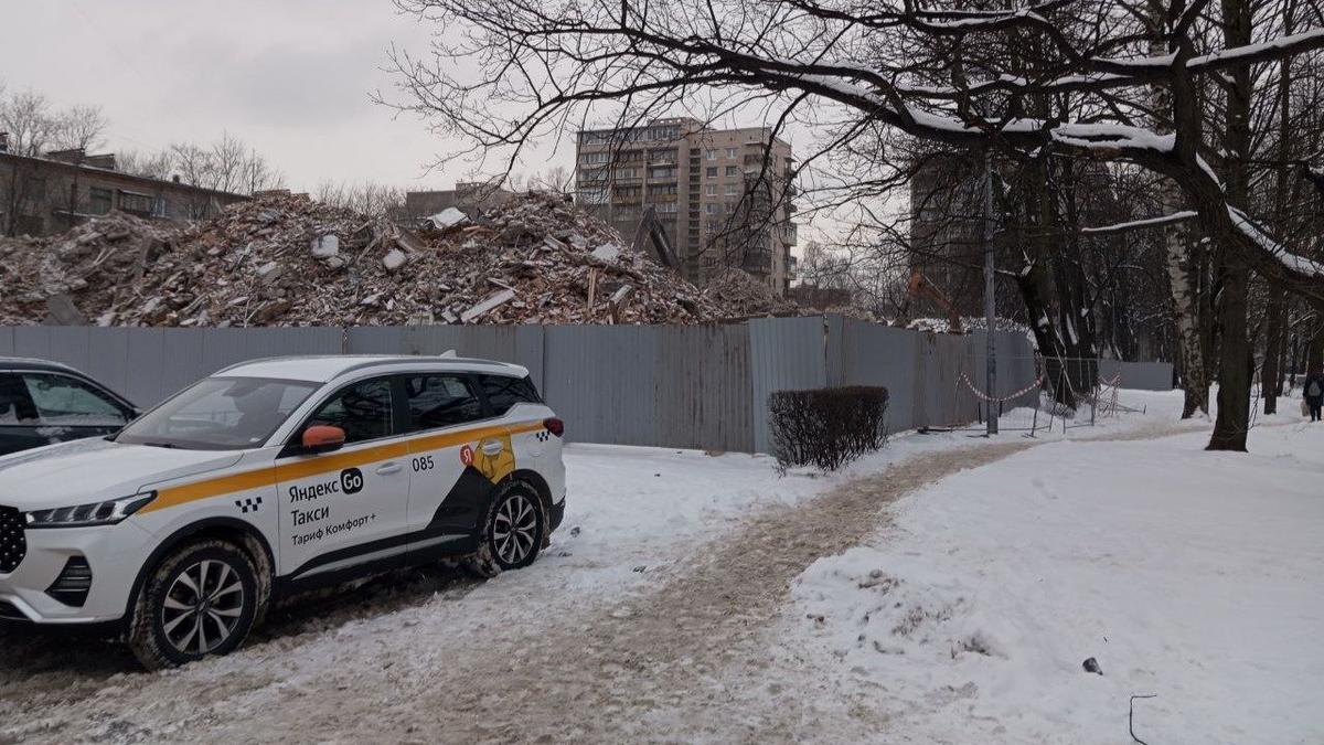 Руины здания ВНИИБ днем 13 января. Фото: MR7