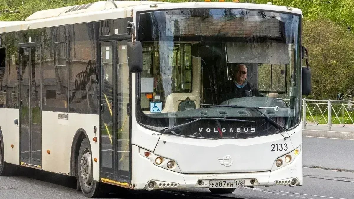 Четыре автобуса изменят маршруты 13 августа из-за перекрытий на Яхтенной и Рюхиной улицах