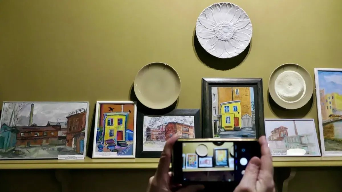 Выставка картин с градозащитного пленэра откроется вновь в доме Полежаева 20 января