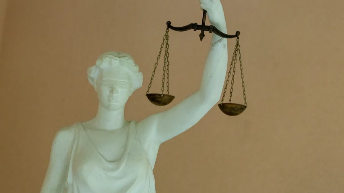 Полицейских из Петербурга отправили в колонию по делу о взятках