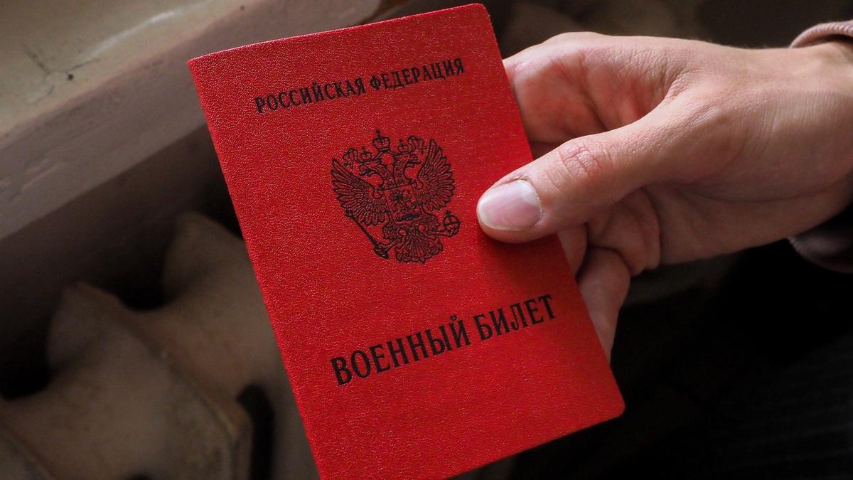 В осенний призыв в Петербурге до 30 тысяч человек получат уведомления о явке в военкомат. Не все из них пойдут служить