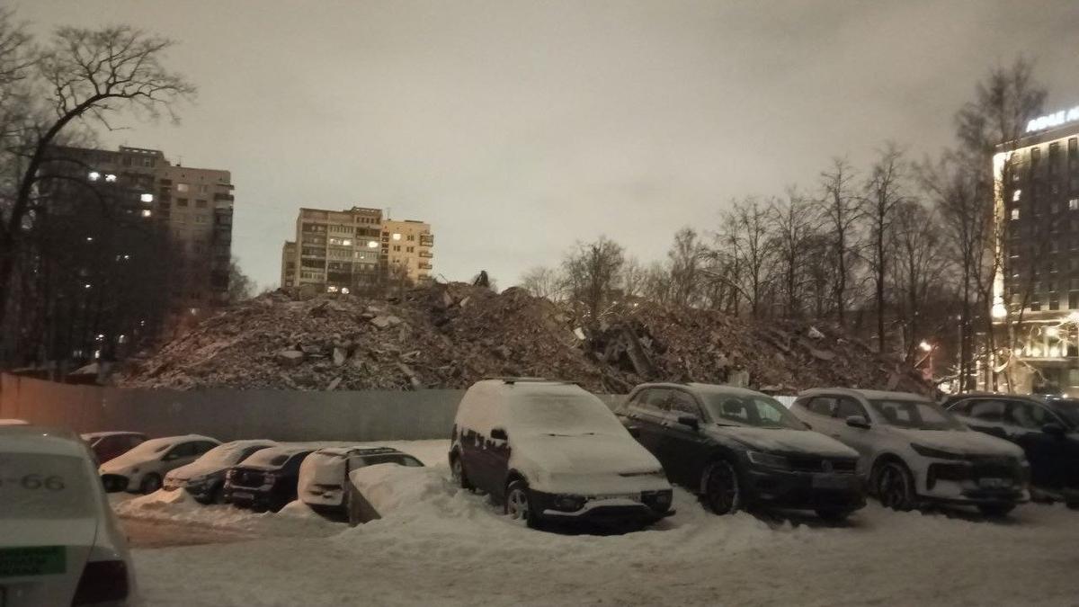 Руины здания ВНИИБ в ночь с 11 на 12 января. Фото: MR7