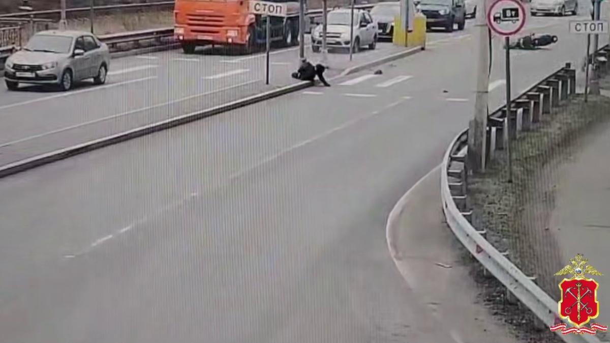 Скриншот видео ГУ МВД России по Петербургу и Ленобласти