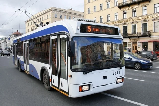800px-O_Bus_Saint_Petersburg_Russia_20100919.JPG