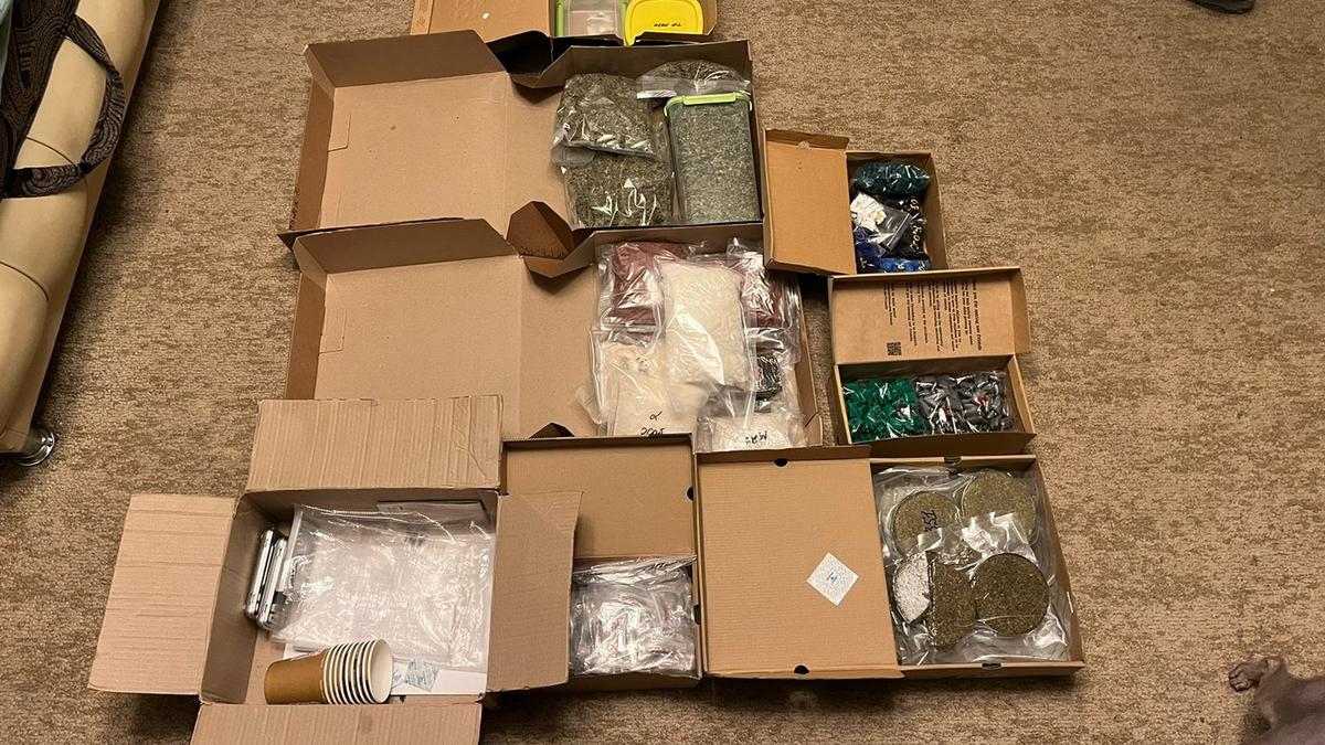 Полиция нашла у безработной петербурженки почти 11 кг наркотиков