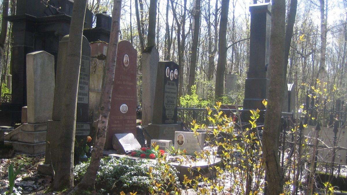 Как в Петербурге ищут могилы родственников онлайн