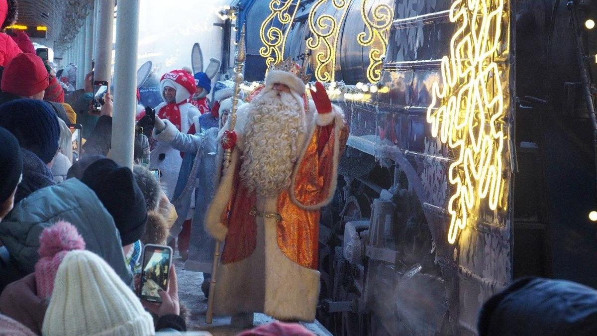 Как в Петербурге встречали поезд Деда Мороза