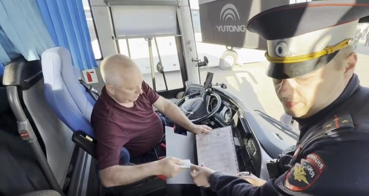 Скриншот видео: ГУ МВД по Петербургу и Ленобласти